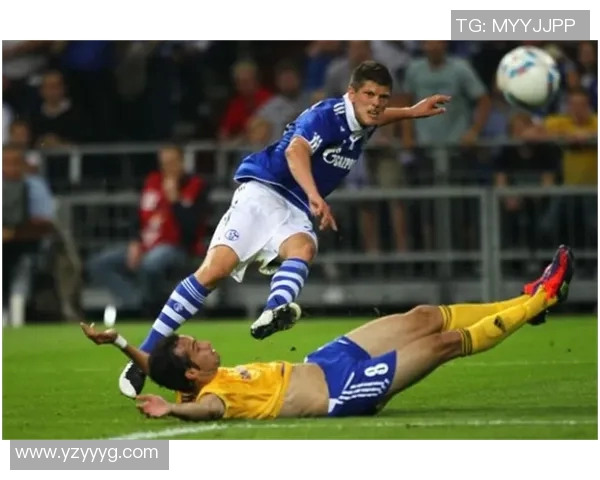 亨特拉尔与范佩西的巅峰对决谁才是真正的足球传奇