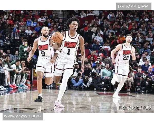 火箭与鹈鹕激战在即球迷期待精彩对决与精彩表现